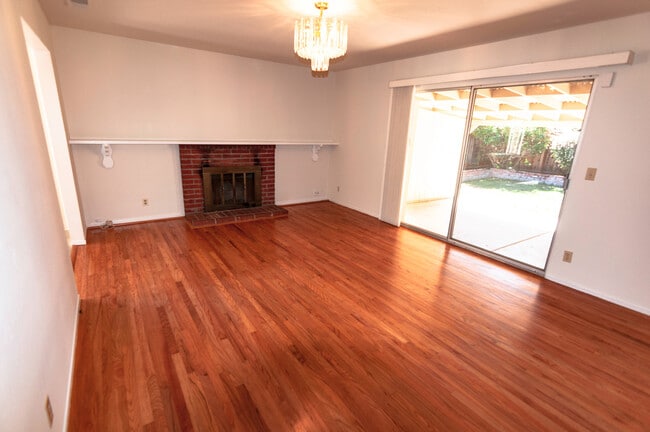 Building Photo - 4/3 near Jollyman Park, Top Cupertino Scho...