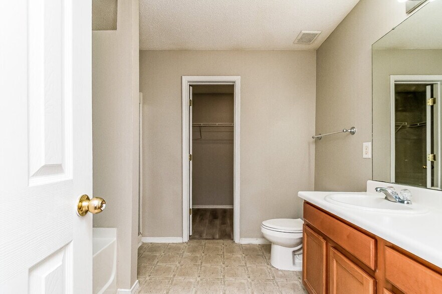 Building Photo - 912 Mailwood Dr