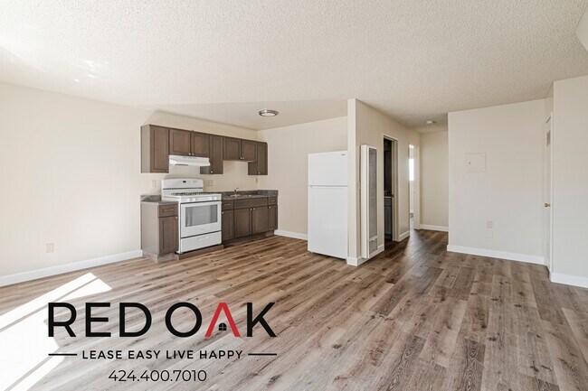 Building Photo - 12883 San Fernando Rd