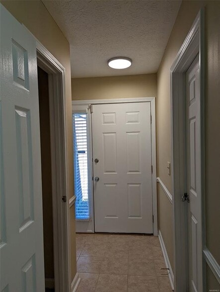 Building Photo - 6222 Bell Gables