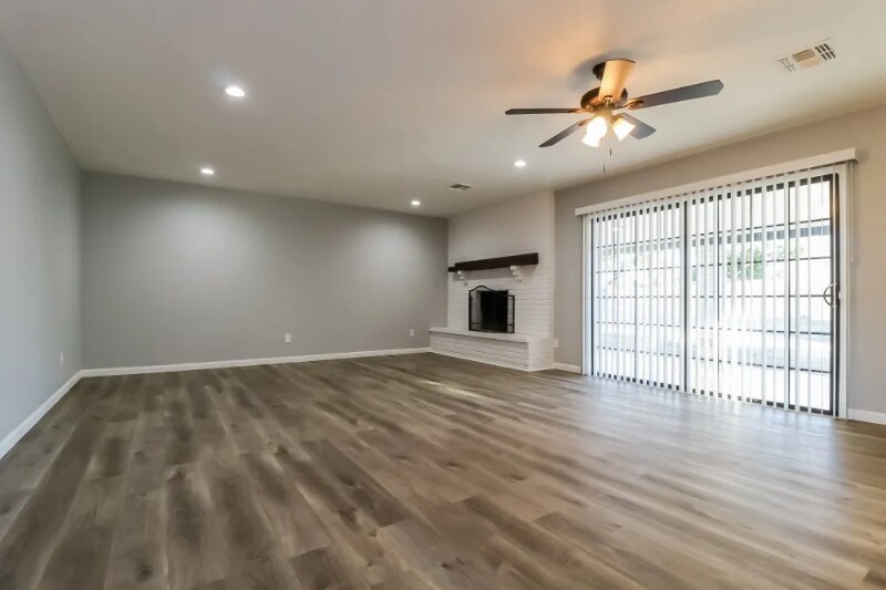 Building Photo - 10044 N 44th Dr