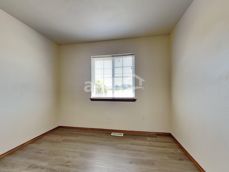 Building Photo - 414 Orting Ave NW