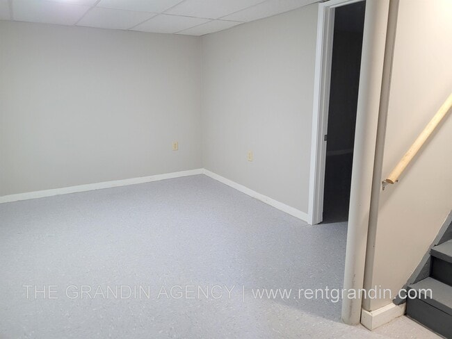 Building Photo - 4930 Florist Rd