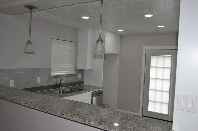 Building Photo - 22527 Market Square Ln