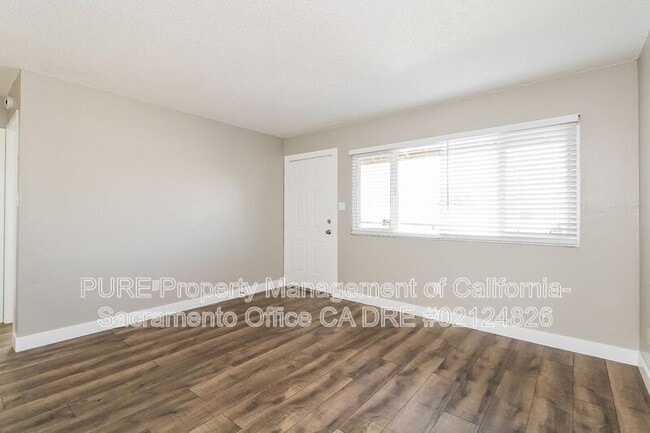 Building Photo - 130 Elm St