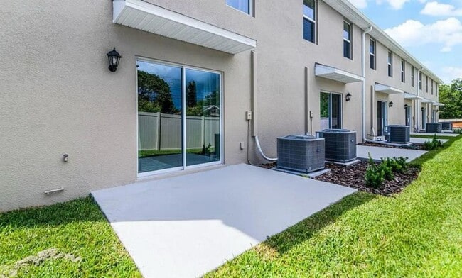 Building Photo - 528 Zinfandel Dr