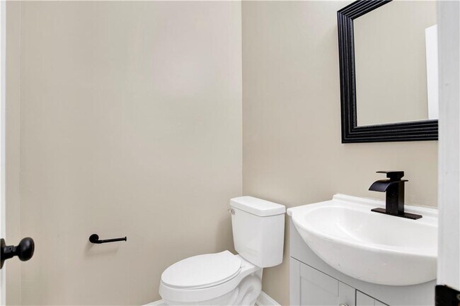 Building Photo - 708 Monarch Dr W