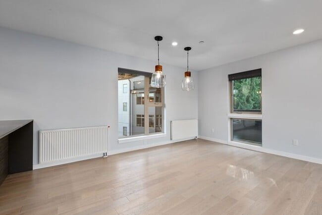 Building Photo - Stunning Air Conditioned Alki Condo Overlooking Majestic Puget Sound!