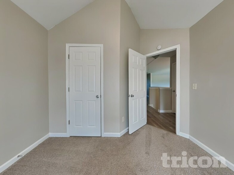 Building Photo - 2003 Bertha Ct