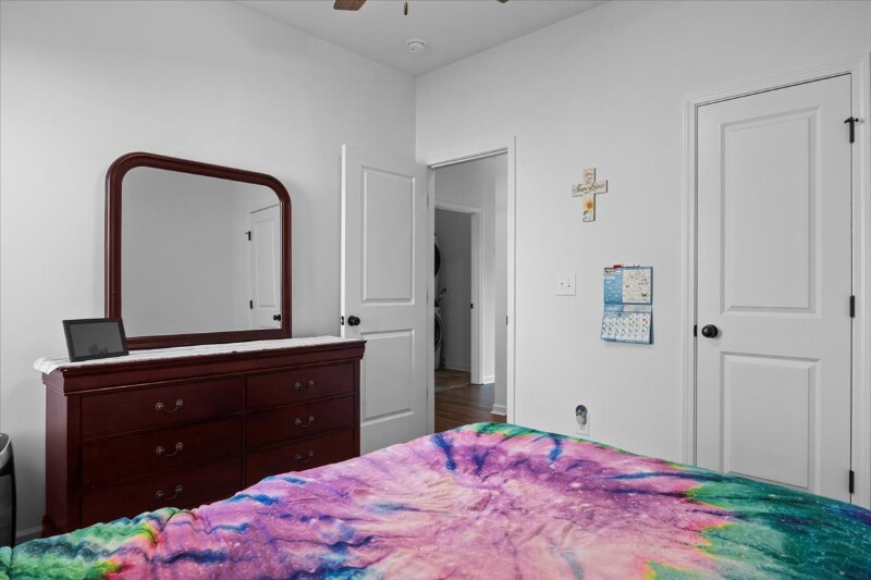 Building Photo - 1010 Village Ct