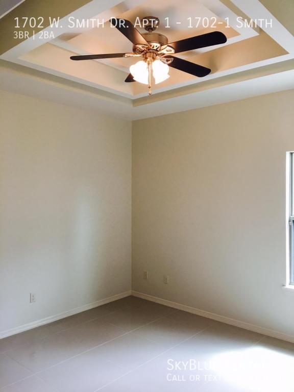 Building Photo - 1702 W Smith Dr
