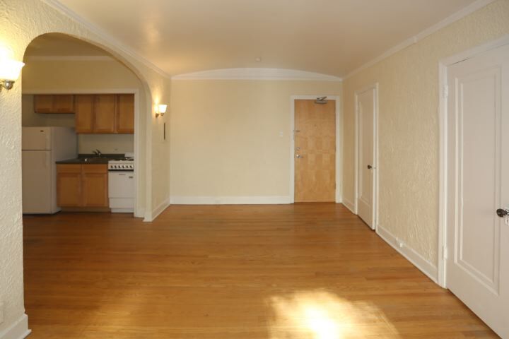 Building Photo - 539 W Arlington Pl