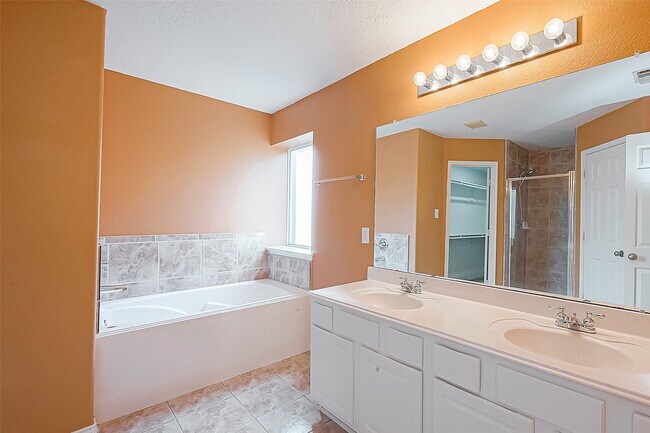 Building Photo - 17210 Double Lilly Dr