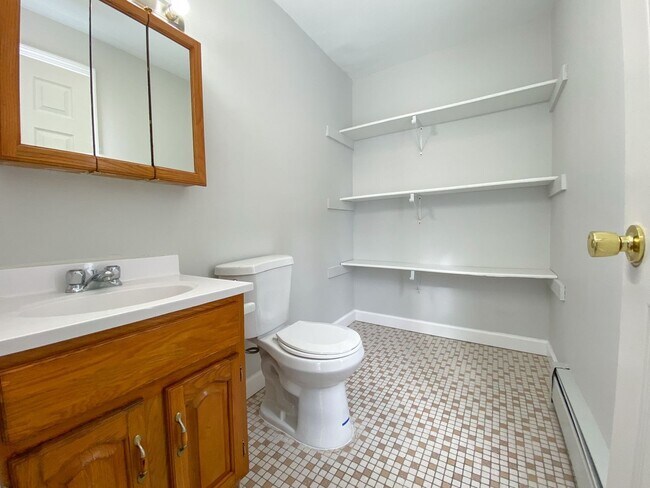 Building Photo - Gorgeous single-family home near Hartford Hospital