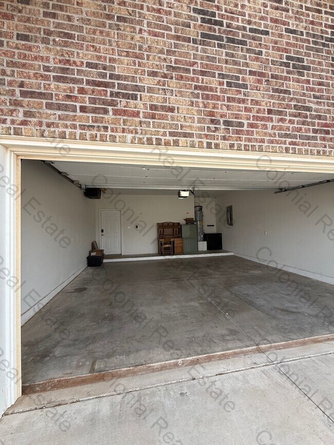 Building Photo - Beautiful 3 bedroom 2 bathroom home in a great neighborhood