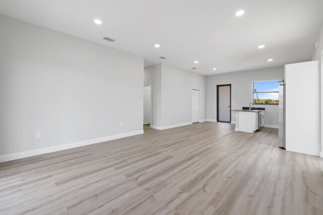 Building Photo - 8014 Mangrove Cir