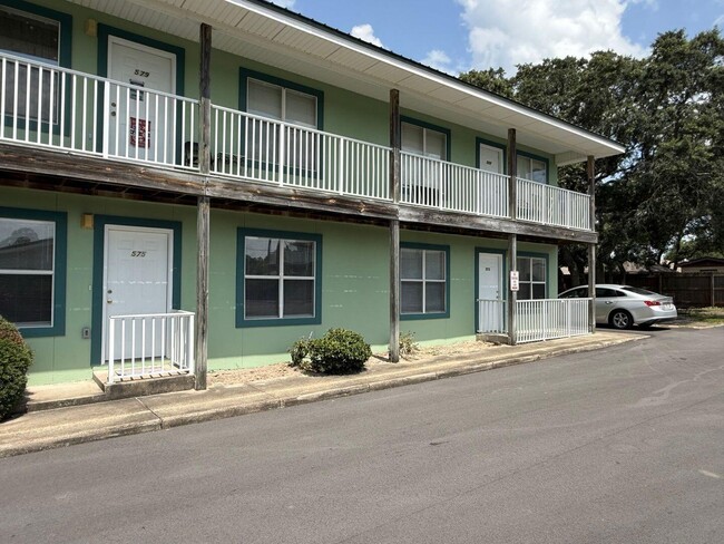 Building Photo - 594 Florosa Ct