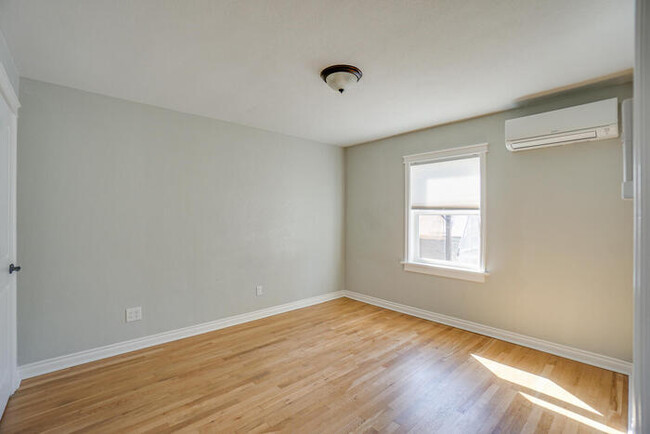 Building Photo - BEAUTIFUL UPDATED TWO BEDROOM WITH GARAGE