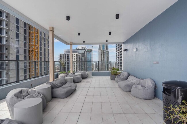 Building Photo - 121 NE 5th St