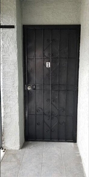 Building Photo - 2728 Exposition Pl