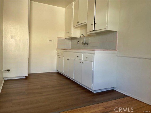 Building Photo - 1433 N Bronson Ave