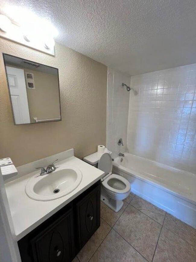 Building Photo - 2 Bedroom Condo in Orlando for Rent