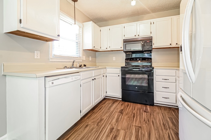 Building Photo - 7 Poppy Meadow Ln