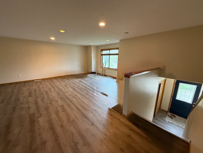 Building Photo - Large 5 bedroom home with updates in quiet neighborhood