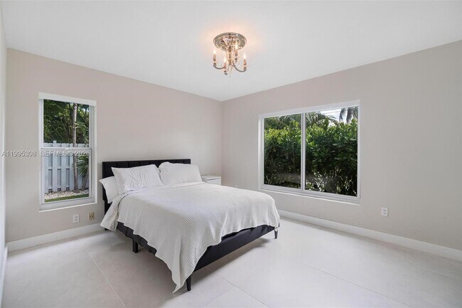 Building Photo - 1055 Stillwater Dr