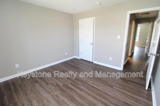 Building Photo - 921 L C Ave