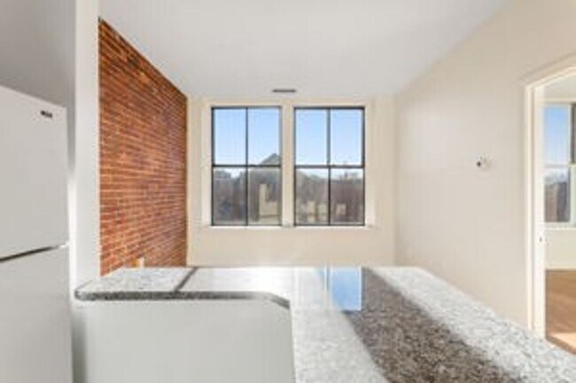 Building Photo - 105-107 Washington Street-Unit 1