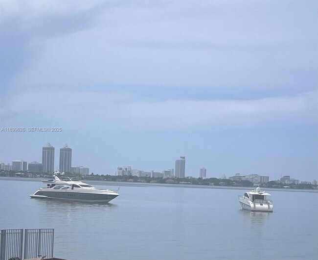 Building Photo - 1880 S Treasure Dr