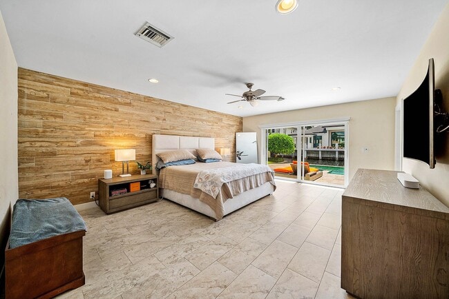 Building Photo - 740 NE 36th St