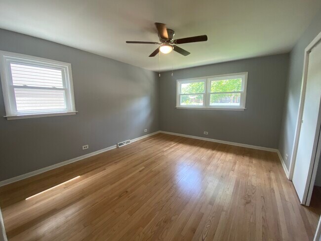 Building Photo - 426 Berteau Ave