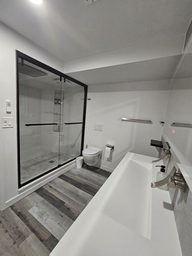 Building Photo - Newly Remodeled Home