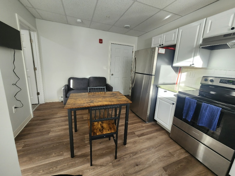 Building Photo - 151 S Main St