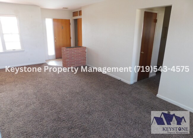 Building Photo - St. Charles Mesa! Spacious 4 Bedroom/1.5 B...