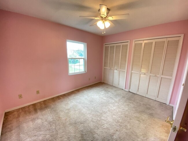 Building Photo - 3708 Molona Dr