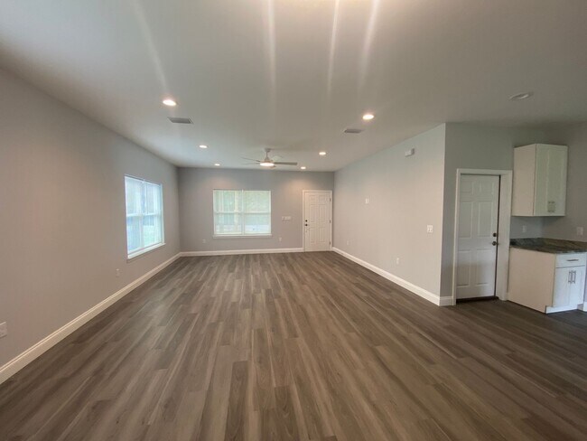 Building Photo - 2936 Hall Ave