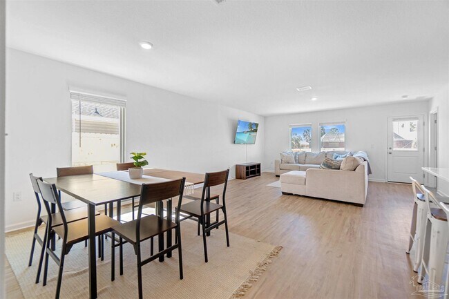 Building Photo - 4635 Carlstrom Ln