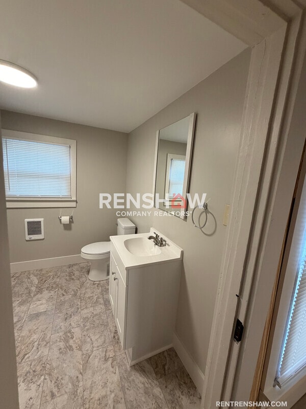 Building Photo - 123 Barham St