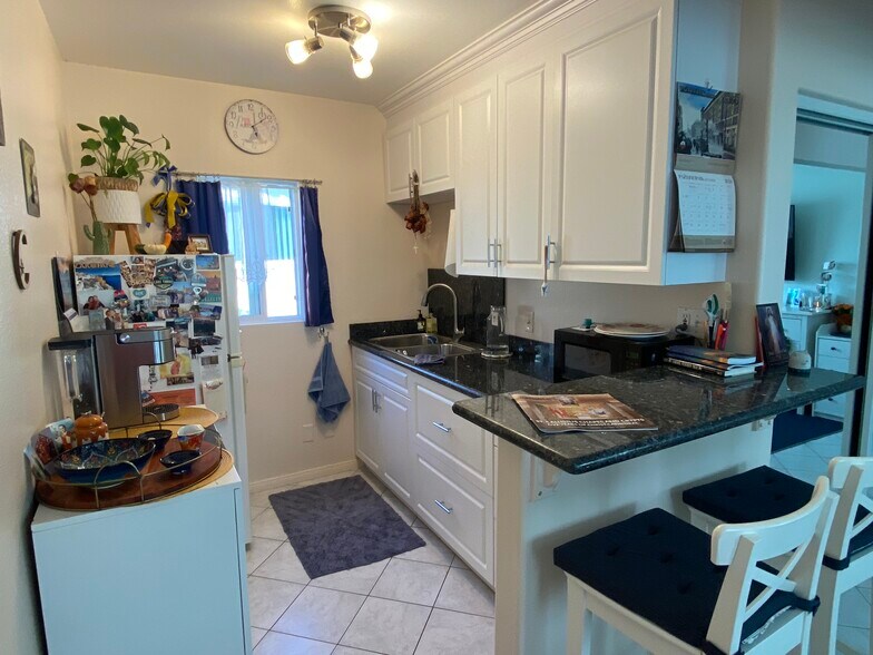 Building Photo - 10061 San Juan Ct