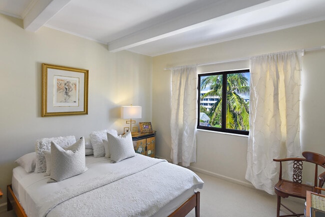 Building Photo - 250 S Ocean Blvd