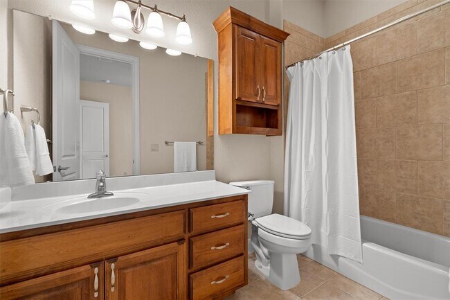 Building Photo - 17109 Northlake Hills Dr