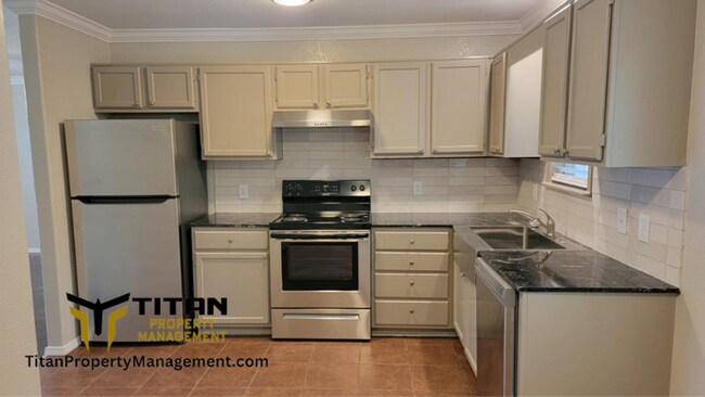 Building Photo - 3bed/ 2 bath home