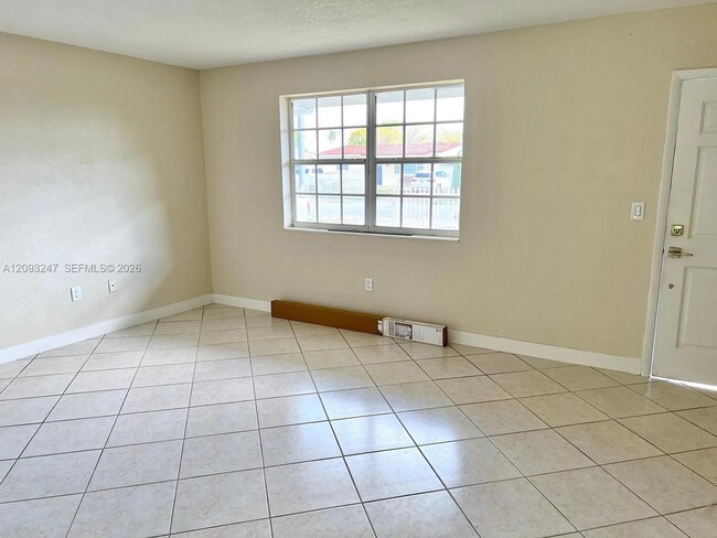 Building Photo - 1175 W 33rd Pl