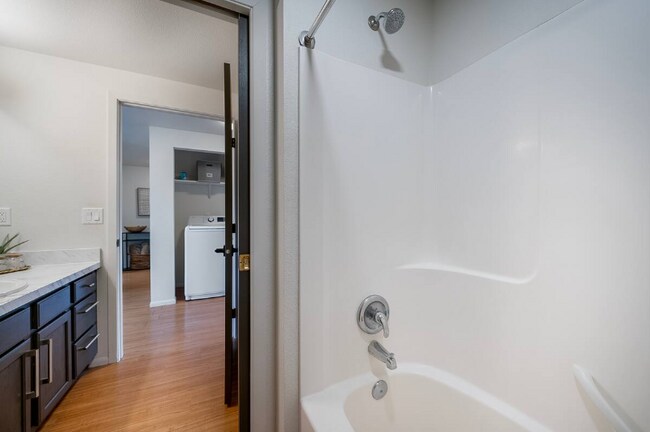 Building Photo - 1430 3rd Ave E