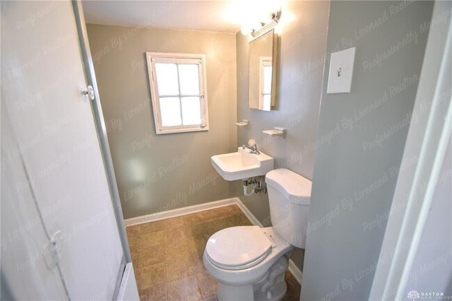 Building Photo - 2926 Robin Rd