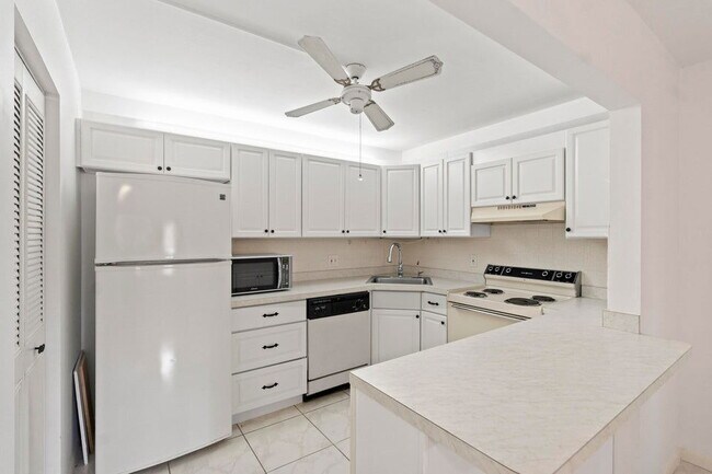 Building Photo - 441 Pine Glen Ln