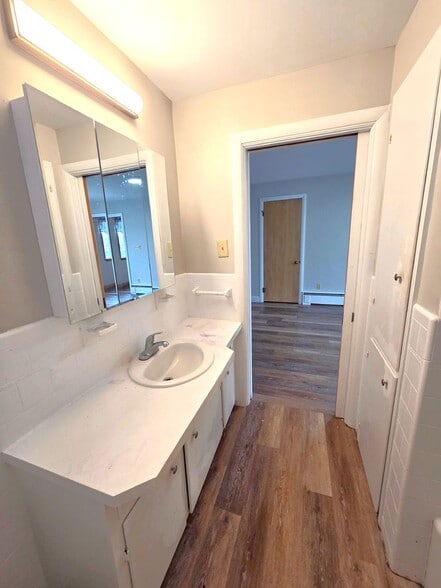 Building Photo - 535 Manville Rd